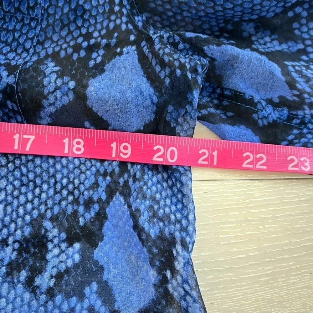 Equipment Femme Blue Ombre Snakeprint Silk Button Down Shirt size small - Picture 3 of 5